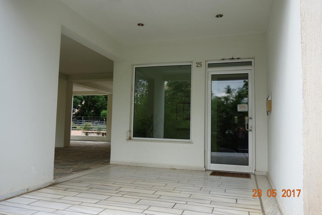 Apartment Studio Near Marousi Station Athena Bagian luar foto