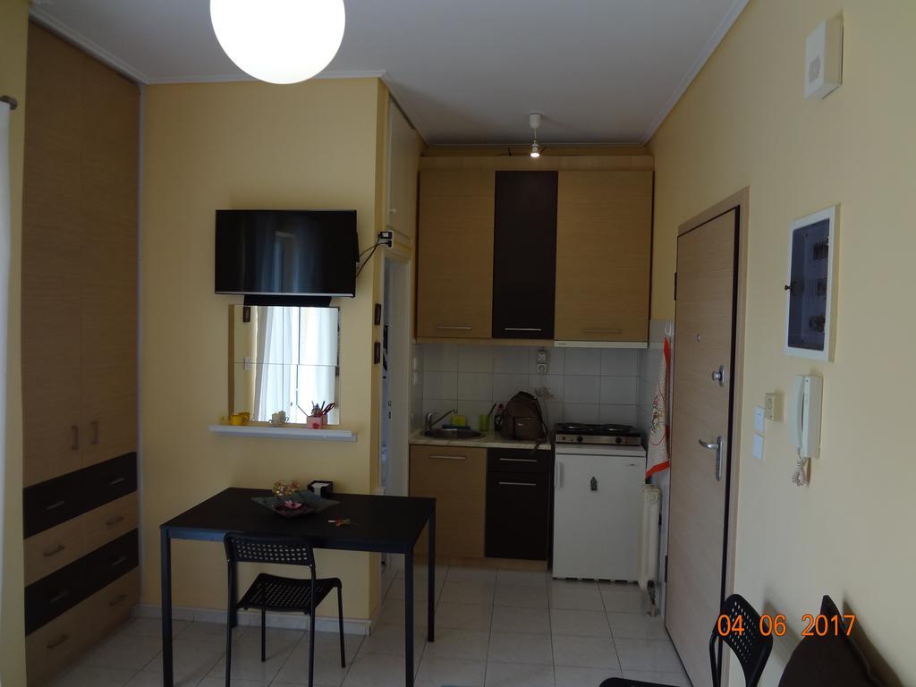 Apartment Studio Near Marousi Station Athena Bagian luar foto