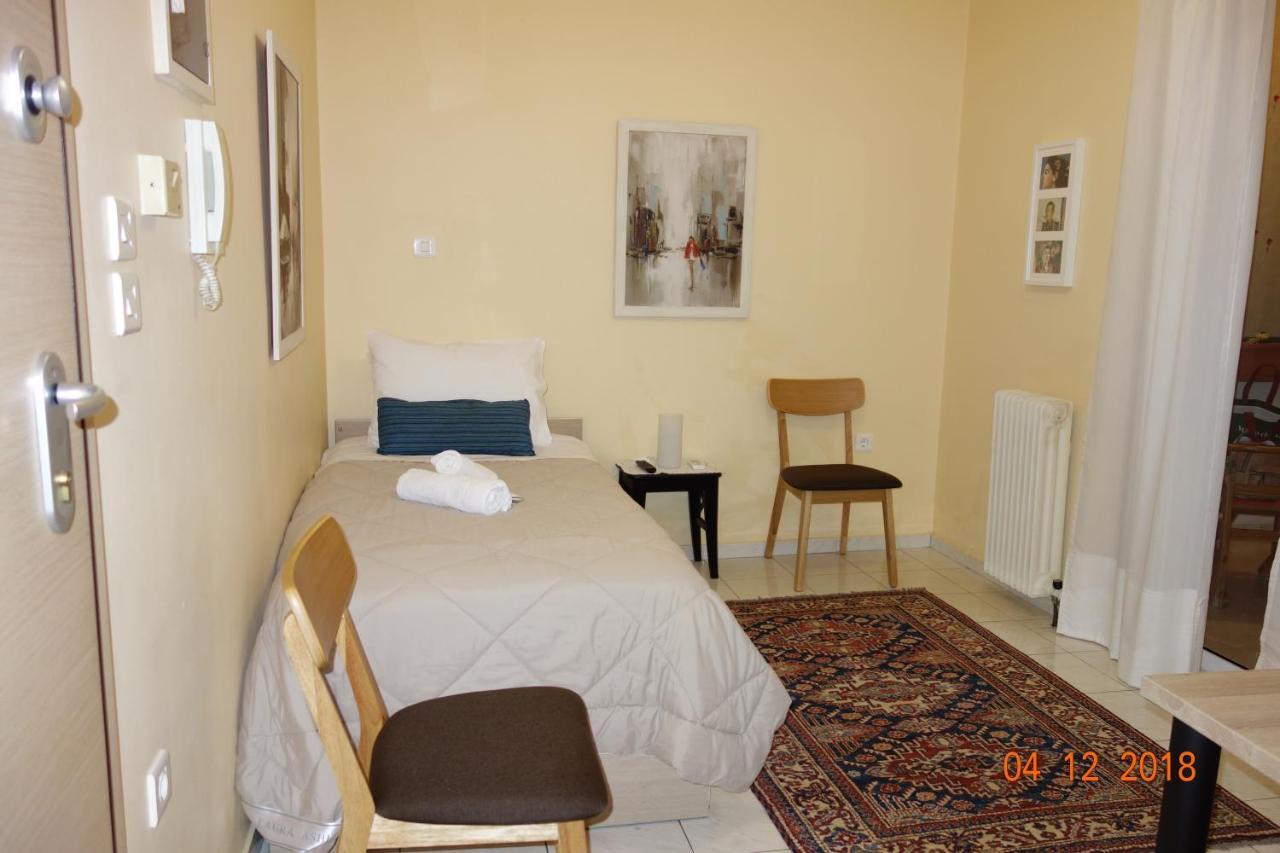 Apartment Studio Near Marousi Station Athena Bagian luar foto