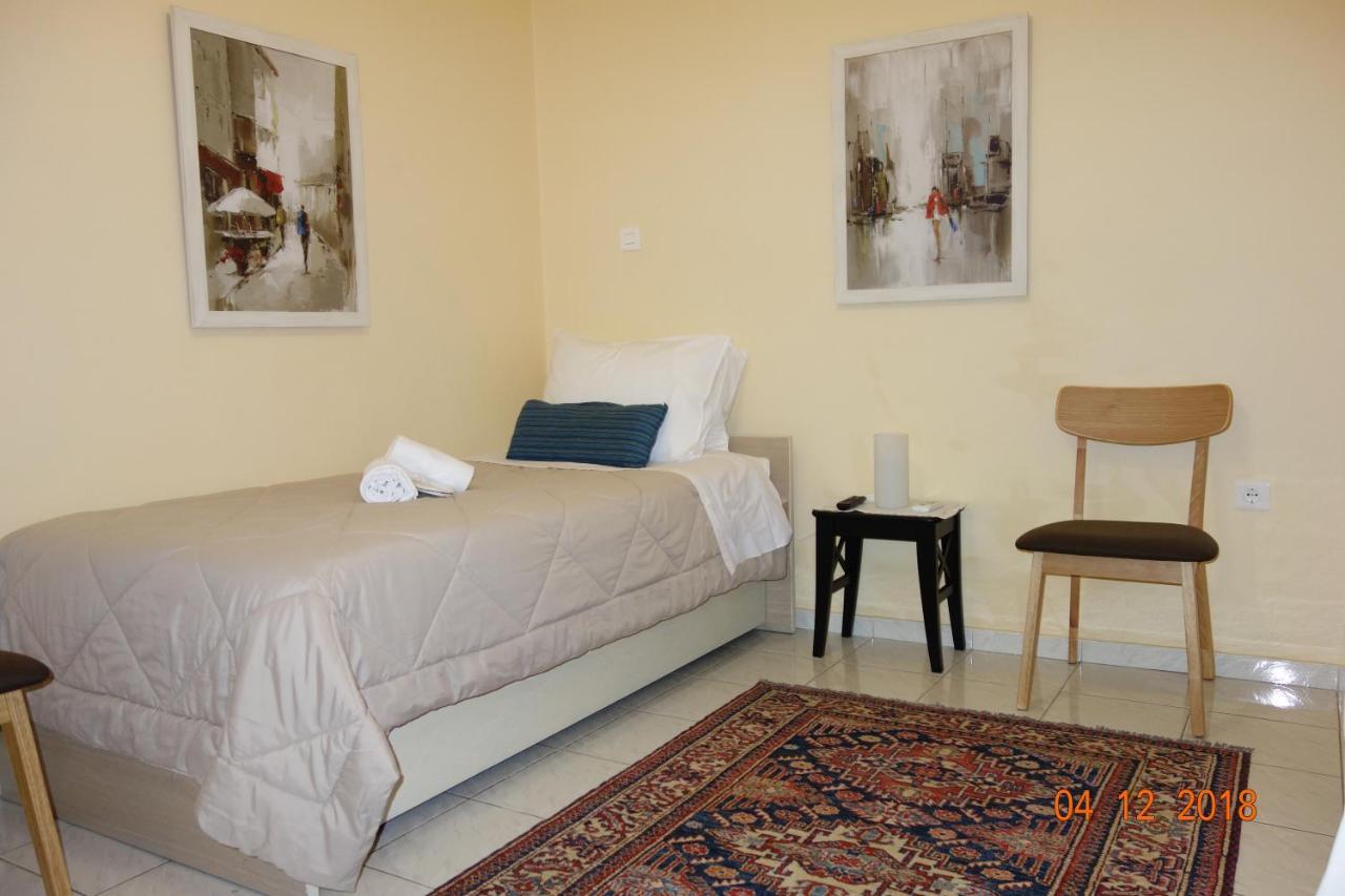 Apartment Studio Near Marousi Station Athena Bagian luar foto