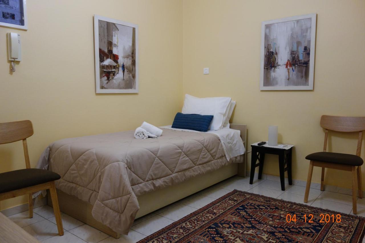 Apartment Studio Near Marousi Station Athena Bagian luar foto