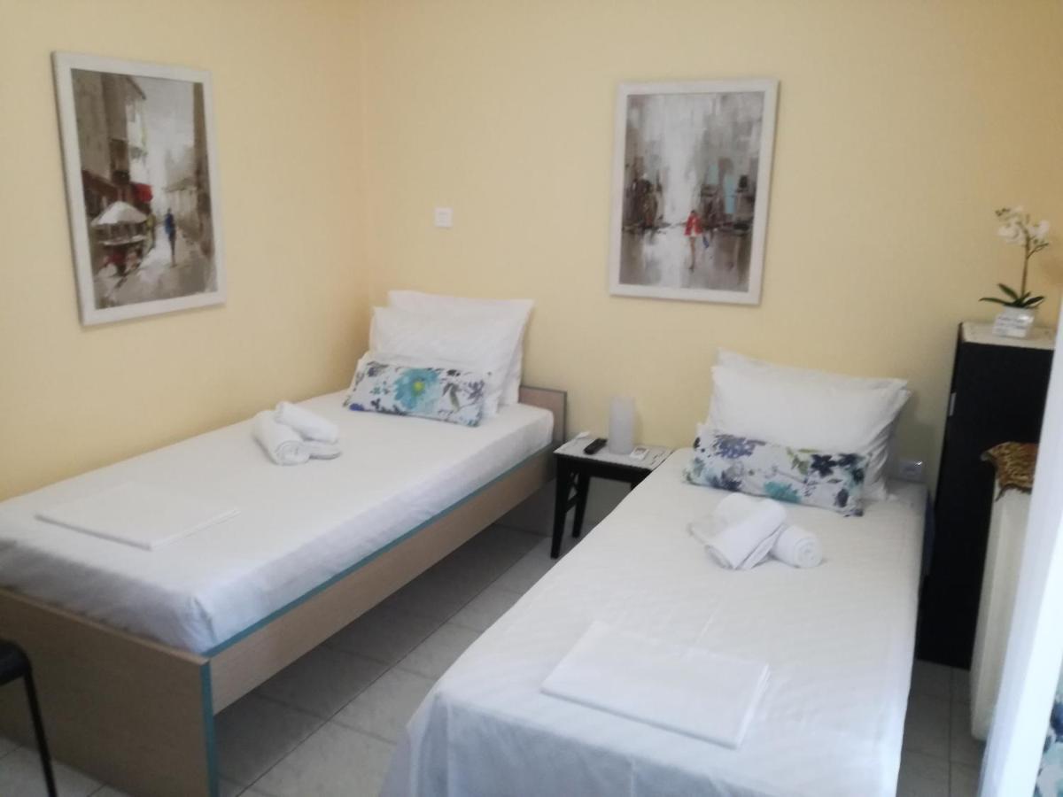 Apartment Studio Near Marousi Station Athena Bagian luar foto